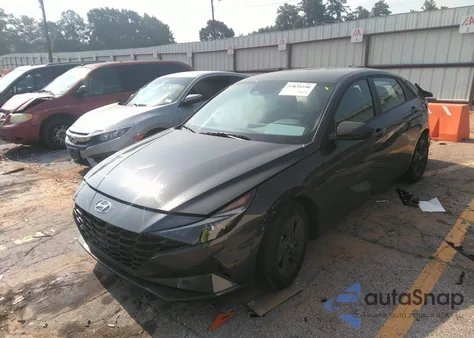 2023 Hyundai Elantra Sel z USA, uszkodzony, nr VIN 5NPLM4AG9PH113737